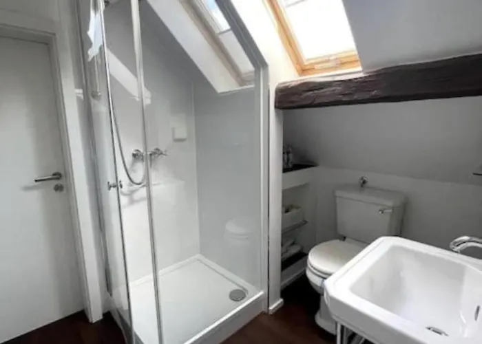 Im 'schmoller - Hof' * Нойштадт-ан-дер-Вайнштрасе